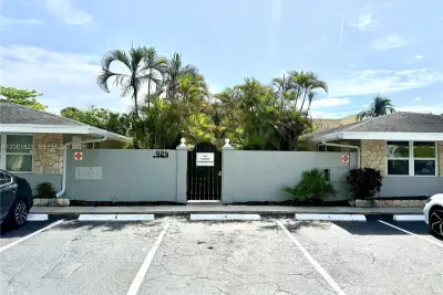 924 NE 17th Ter #1, Fort Lauderdale: photo 1 of 12