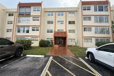 2501 NW 41st Ave #401, Lauderhill: photo 1 of 7