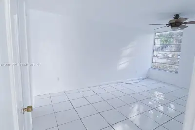 870 NW 87th Ave #110, Miami: photo 1 of 10