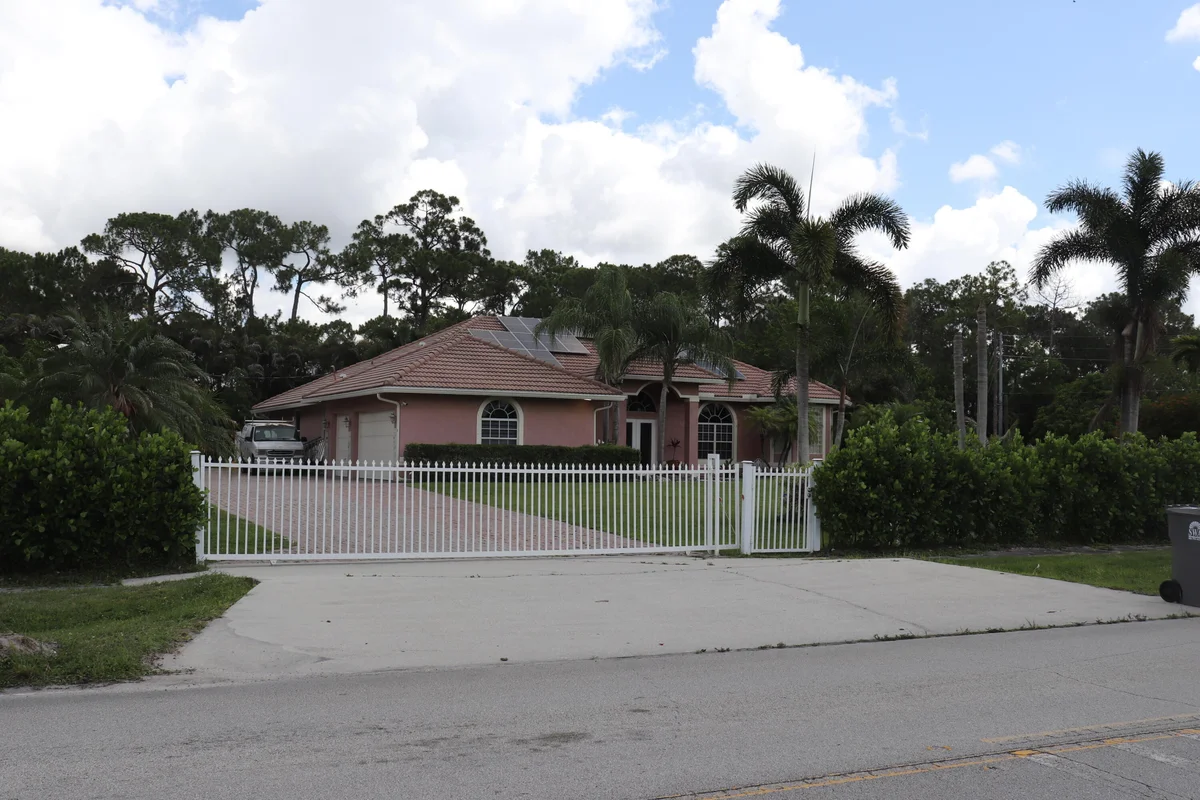 12517 Temple Blvd, The Acreage: photo 1 of 31