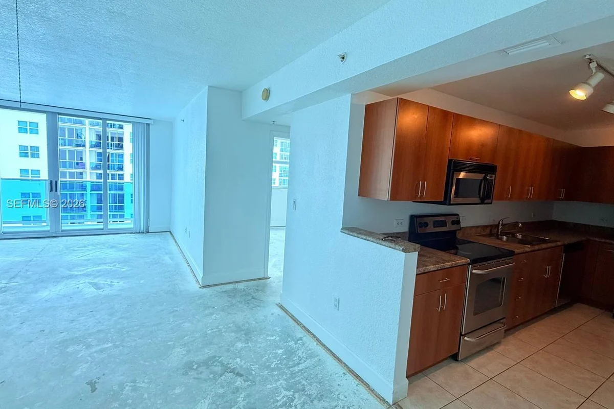 7501 E Treasure Dr #8B, North Bay Village: photo 1 of 11