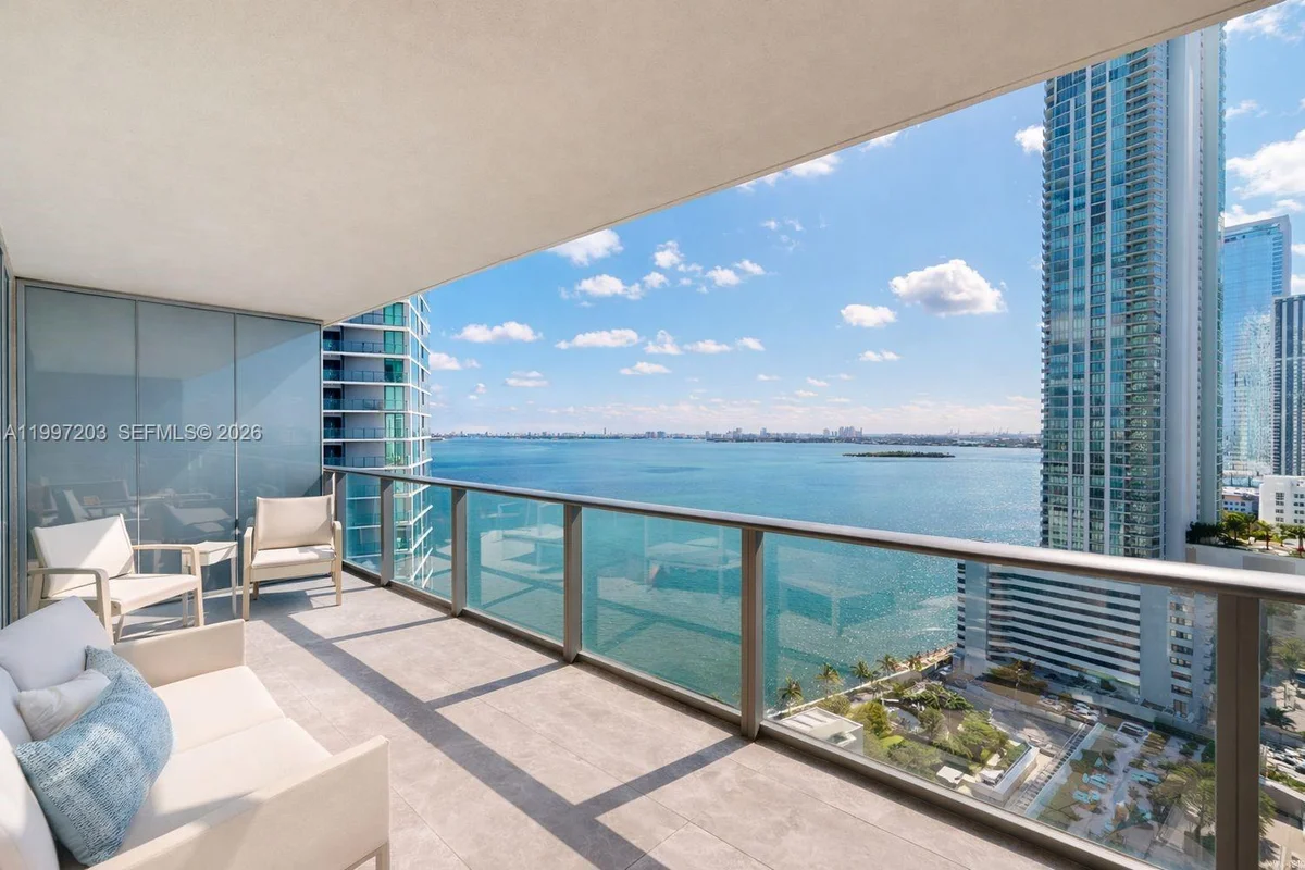 650 NE 32nd St #2005, Miami: photo 1 of 28