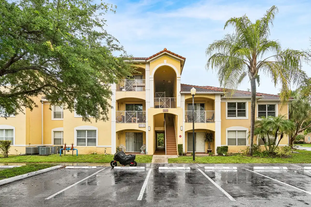 5640 NW 61st St NW #1411, Coconut Creek: photo 1 of 15