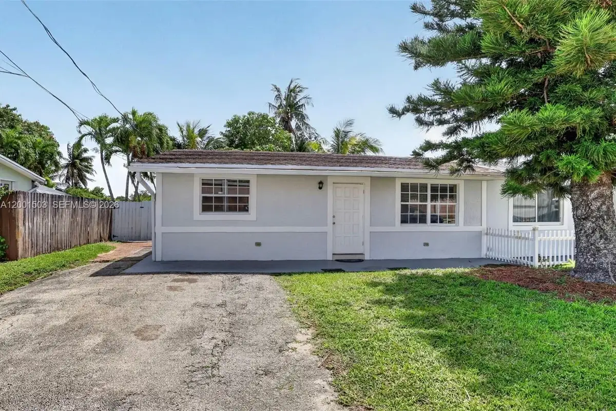 6878 SW 15th St, North Lauderdale: photo 1 of 26