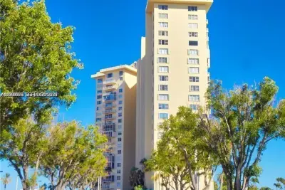 11111 Biscayne Blvd #18E, Miami: photo 1 of 13