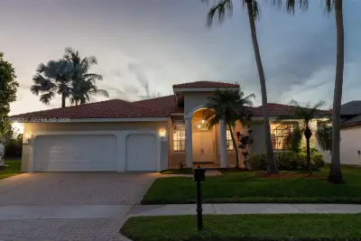2557 Jardin Ter, Weston: photo 1 of 52