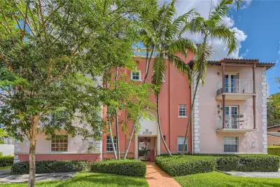 29 Santillane Ave #2, Coral Gables: photo 1 of 16