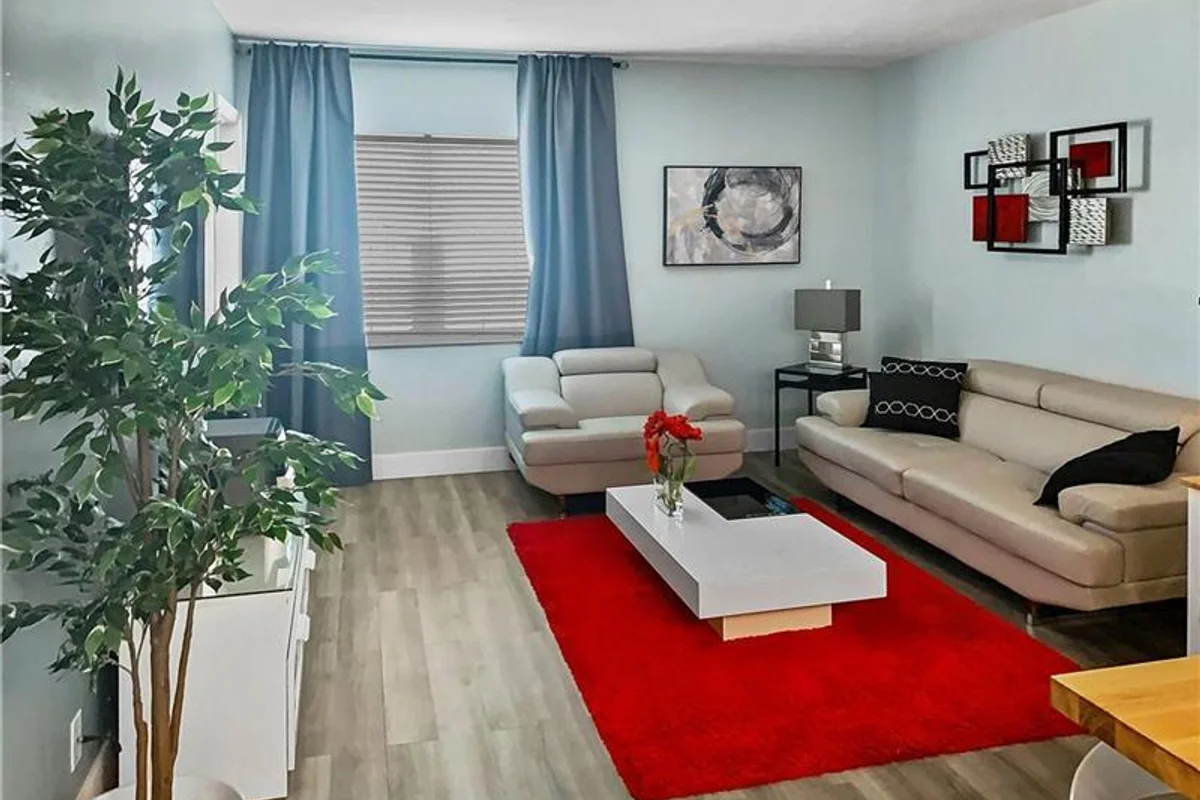 221 SE 9th Ave #103, Pompano Beach: photo 1 of 10