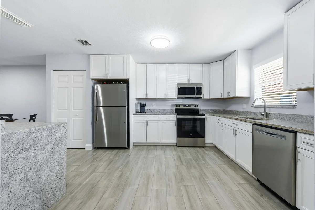 586 Laconia Cir, Lake Worth: photo 1 of 32