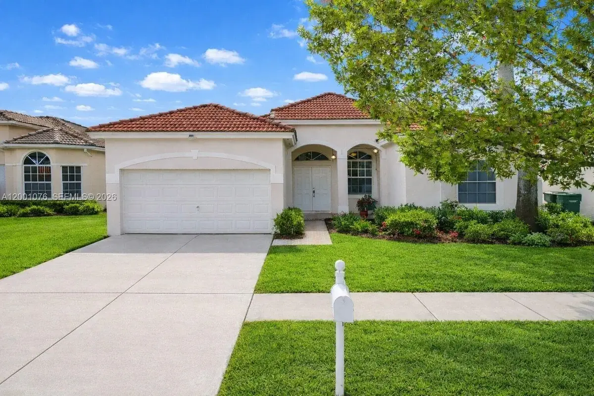 690 SE 30th Dr, Homestead: photo 1 of 28