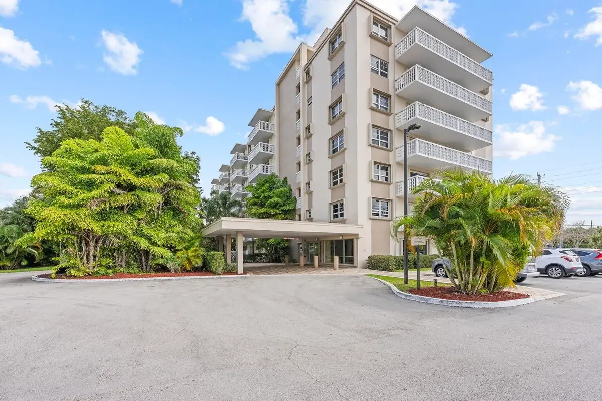 1831 NE 38th St #410, Oakland Park: photo 1 of 21
