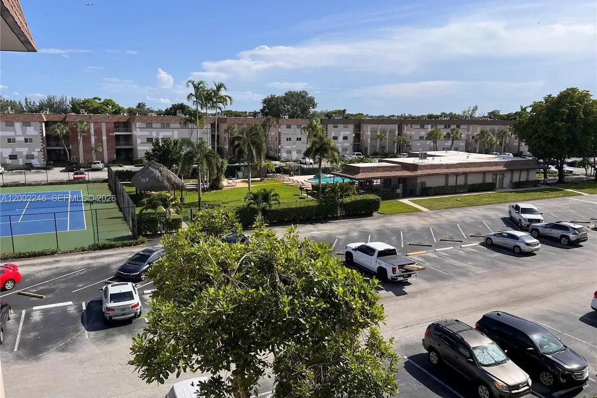 8101 SW 24th Ct #406, Davie: photo 1 of 10