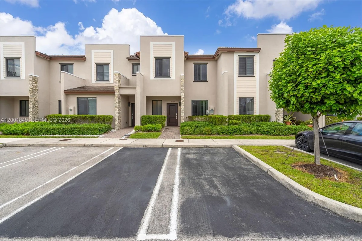 21444 NE 2nd Path, Miami: photo 1 of 22