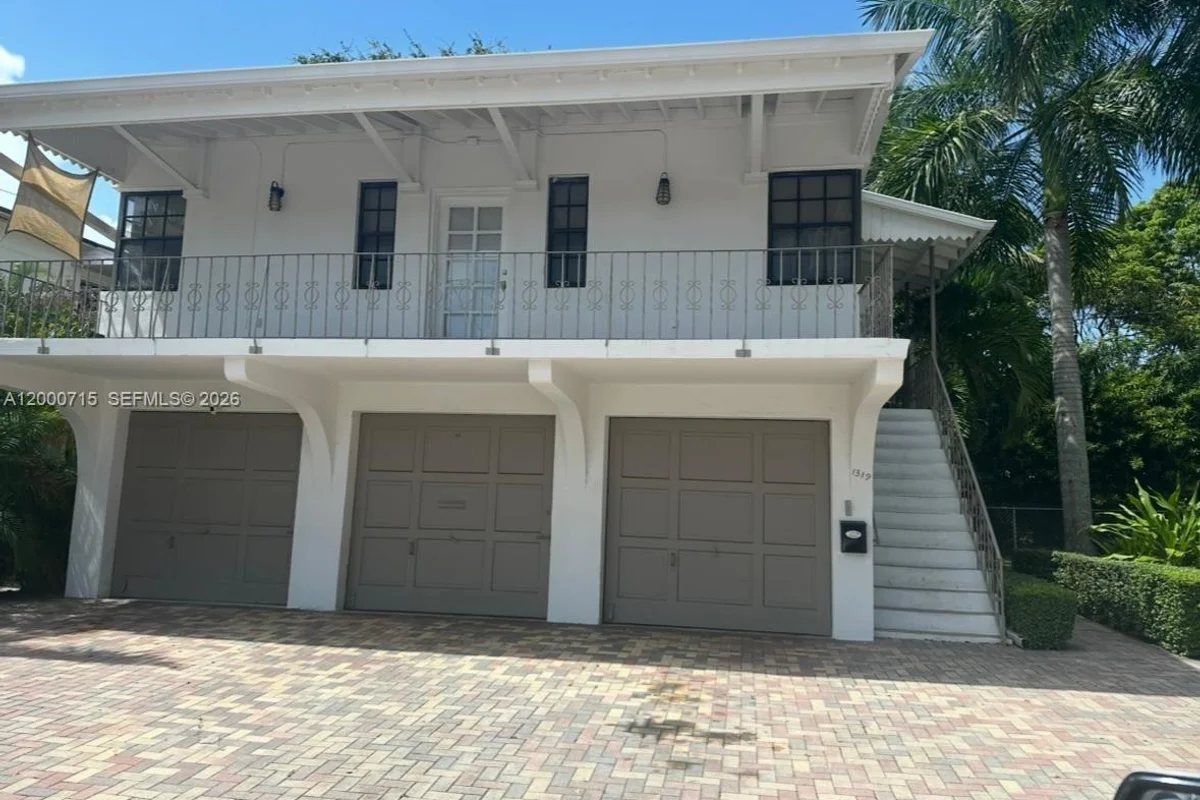 Condo in Miami: photo 1 of 4