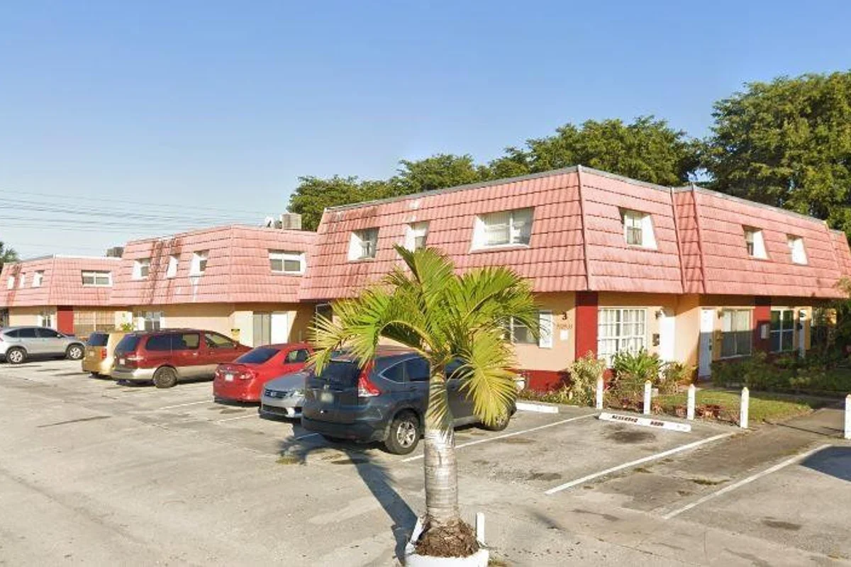 5323 NW 27th St #B4, Lauderhill: photo 1 of 7