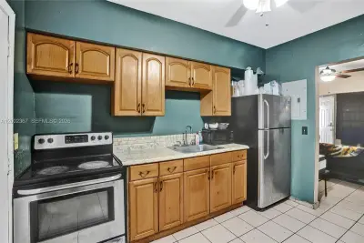 836 NW 101st St, Miami: photo 1 of 52