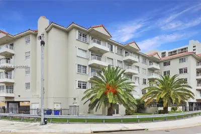 2600 Collins Ave #405, Miami Beach: photo 1 of 13