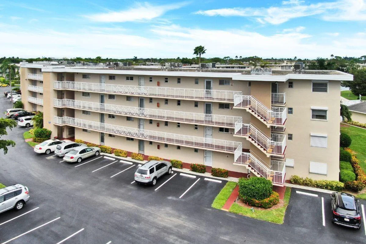 Condo in Lake Worth: photo 1 of 29