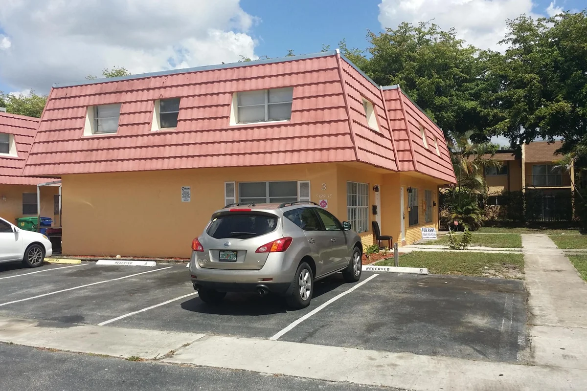 5333 NW 27th St #B3, Lauderhill: photo 1 of 12