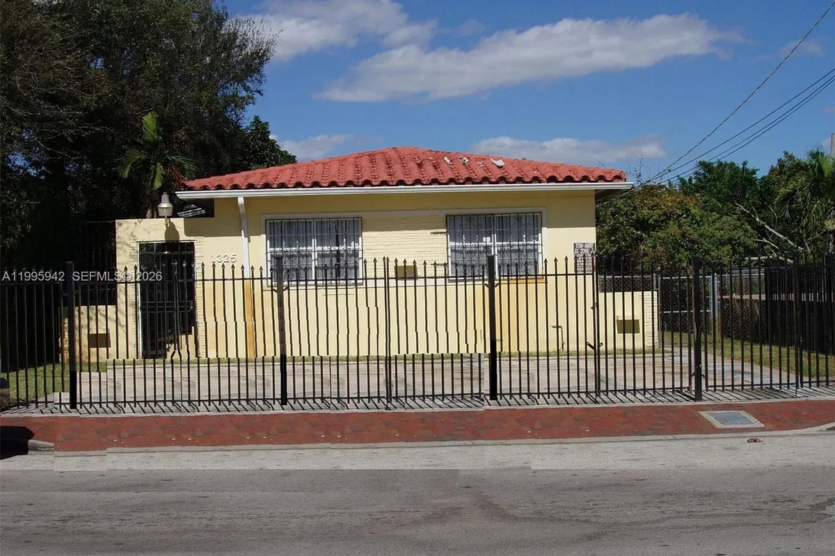 1325 SW 6th St, Miami: photo 1 of 5