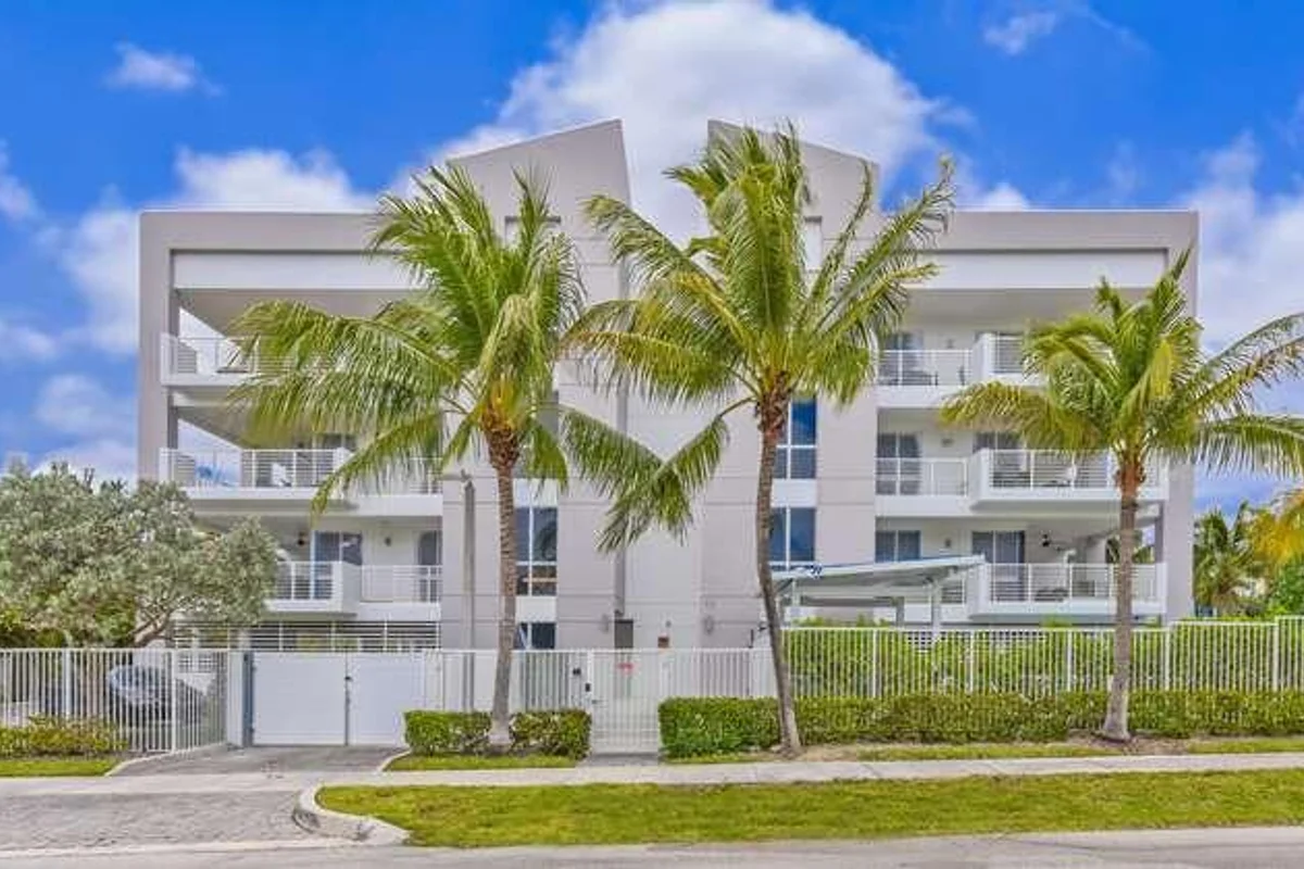 51 SE 19th Ave #401, Deerfield Beach: photo 1 of 42