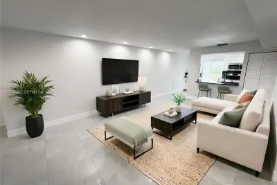 199 SW 12th Ave #501-C, Miami: photo 1 of 33
