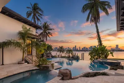 432 S Hibiscus Dr, Miami Beach: photo 1 of 32
