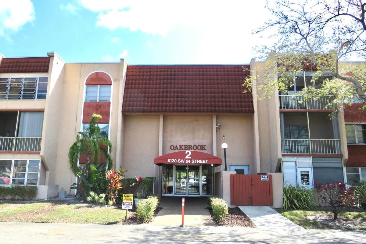 8120 SW 24th St #212, North Lauderdale: photo 1 of 15