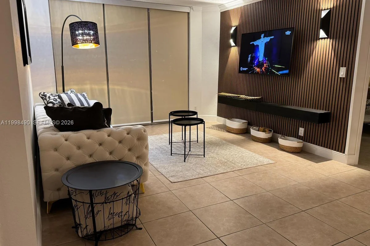 3600 Mystic Pointe Dr #910, Aventura: photo 1 of 44