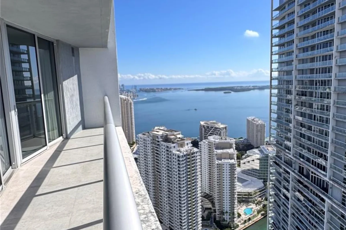 475 Brickell Ave #4913, Miami: photo 1 of 9