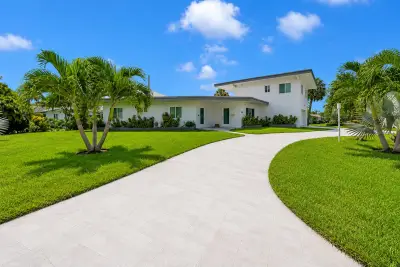 2812 NE 27th St, Lighthouse Point: photo 1 of 43