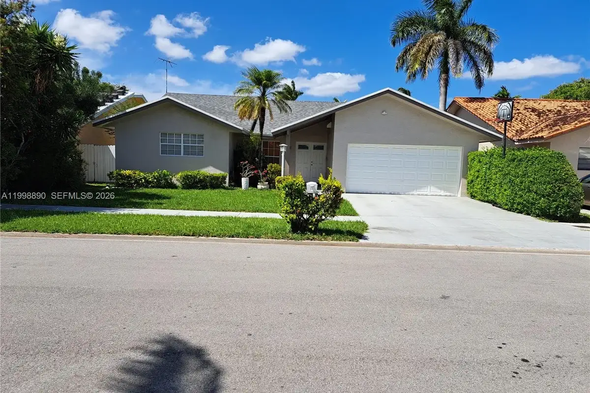 14527 SW 106th Ter, Miami: photo 1 of 29