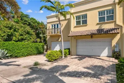 1416 NE 4th Ct, Fort Lauderdale: photo 1 of 19