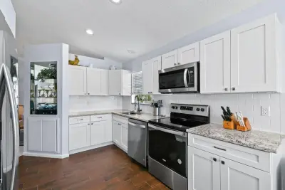 252 Legendary Cir, Palm Beach Gardens: photo 1 of 25