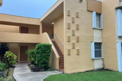 9311 SW 4th St #104B, Miami: photo 1 of 21