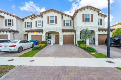 12586 NW 22nd Pl, Miami: photo 1 of 28