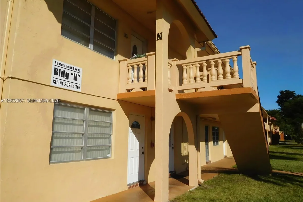 135 NE 202nd Ter #N4, Miami Gardens: photo 1 of 6