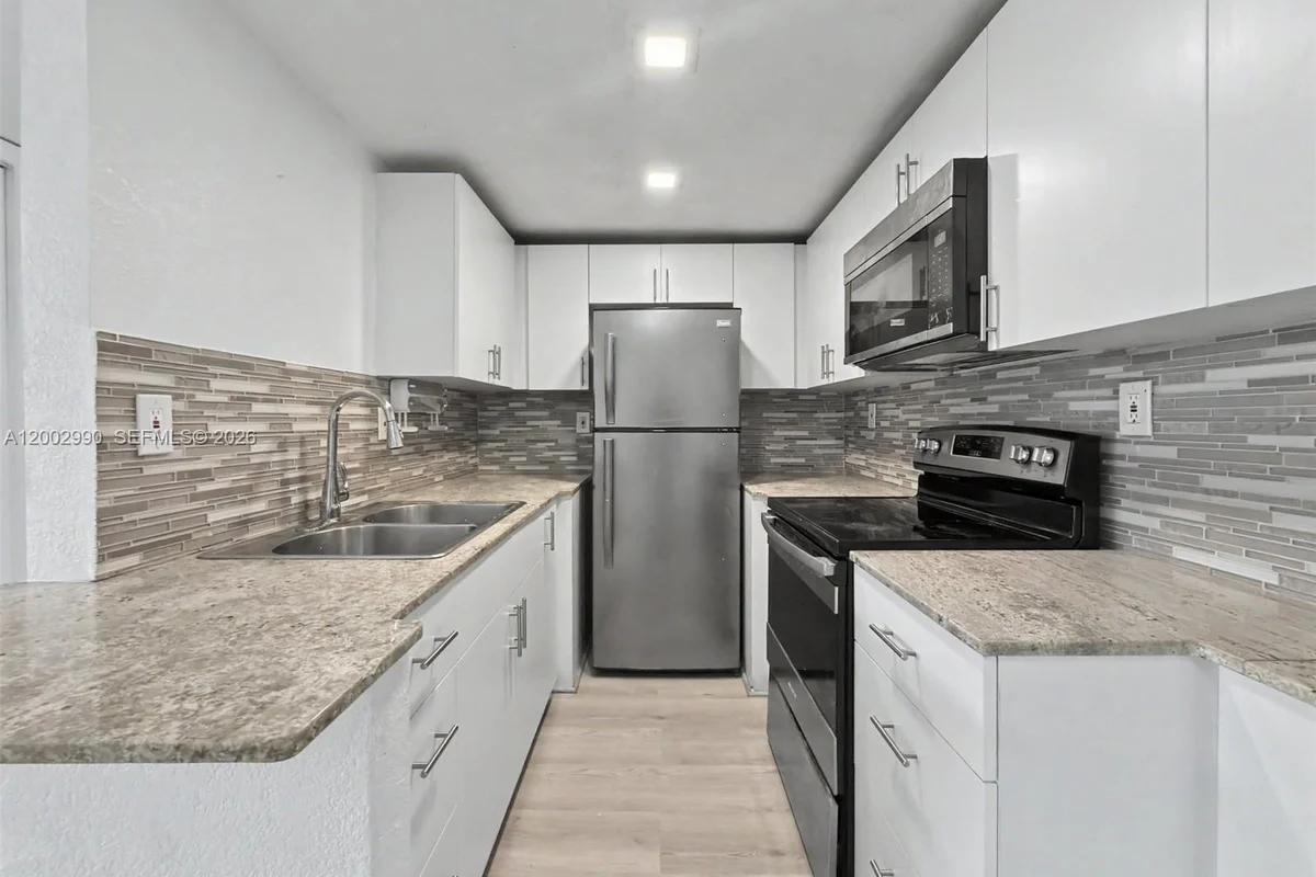 606 W 81st St #120, Hialeah: photo 1 of 14