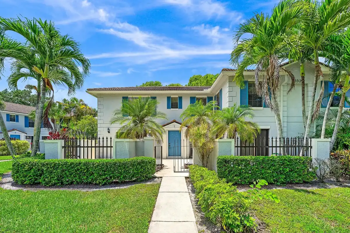 352 Prestwick Cir #1, Palm Beach Gardens: photo 1 of 33