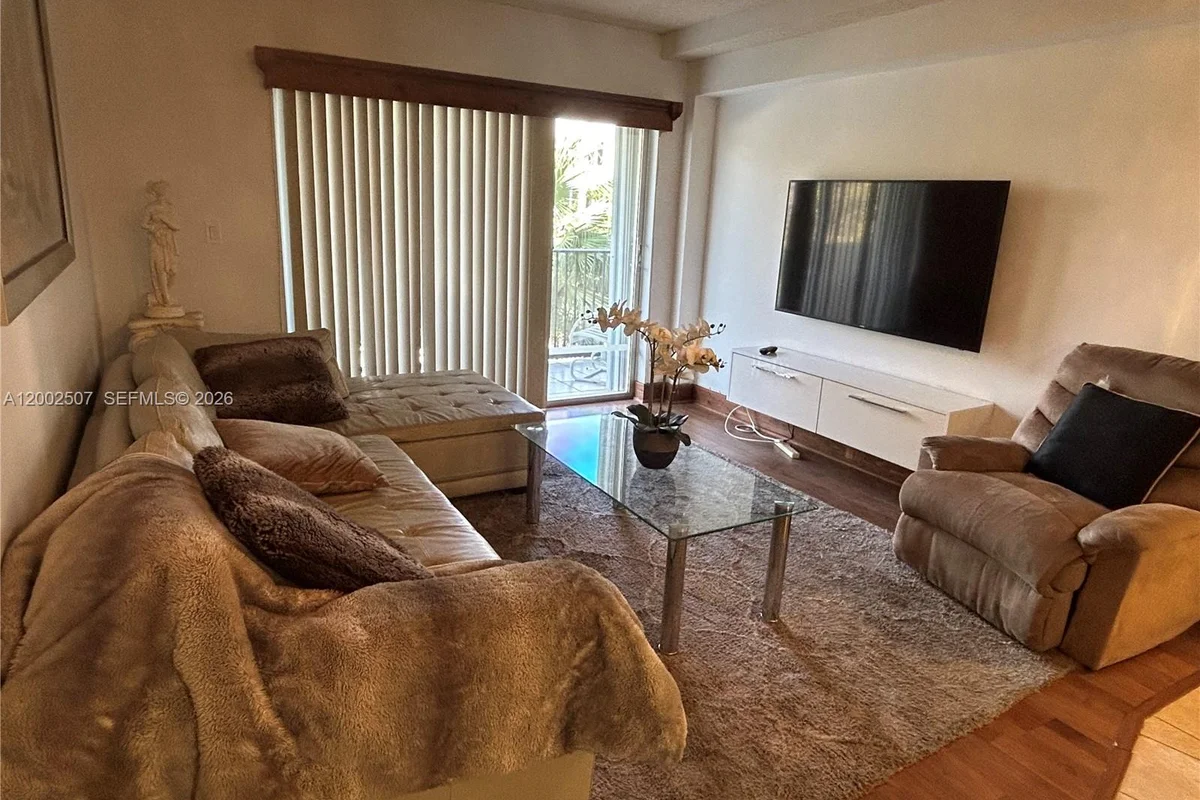 201 180th Dr #114, Sunny Isles Beach: photo 1 of 19