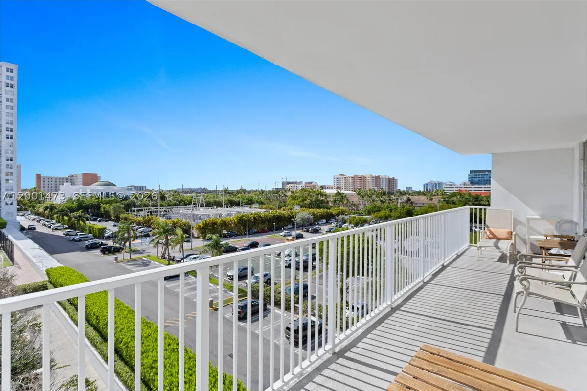 2851 NE 183rd St #502E, Aventura: photo 1 of 38