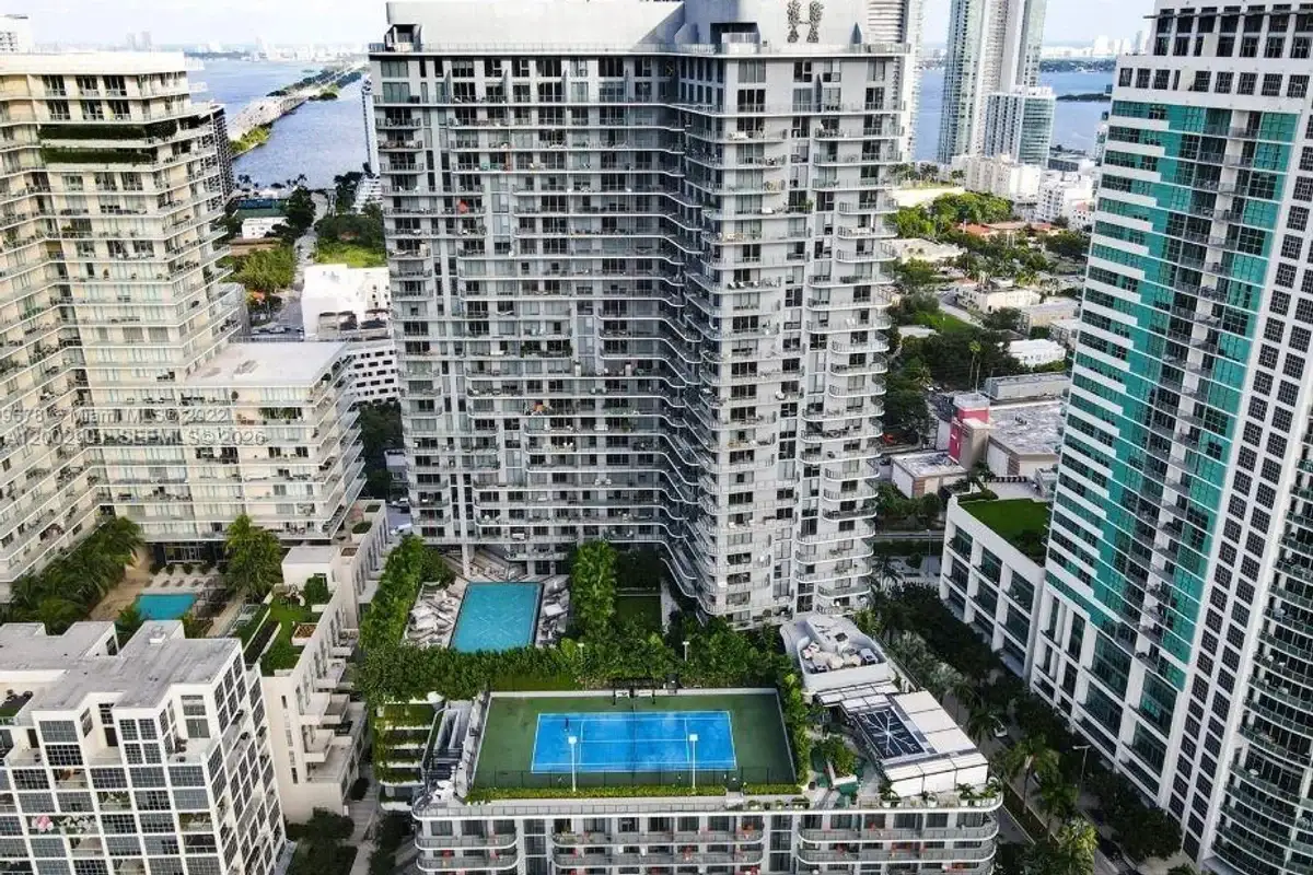 121 NE 34th St #1607, Miami: photo 1 of 37