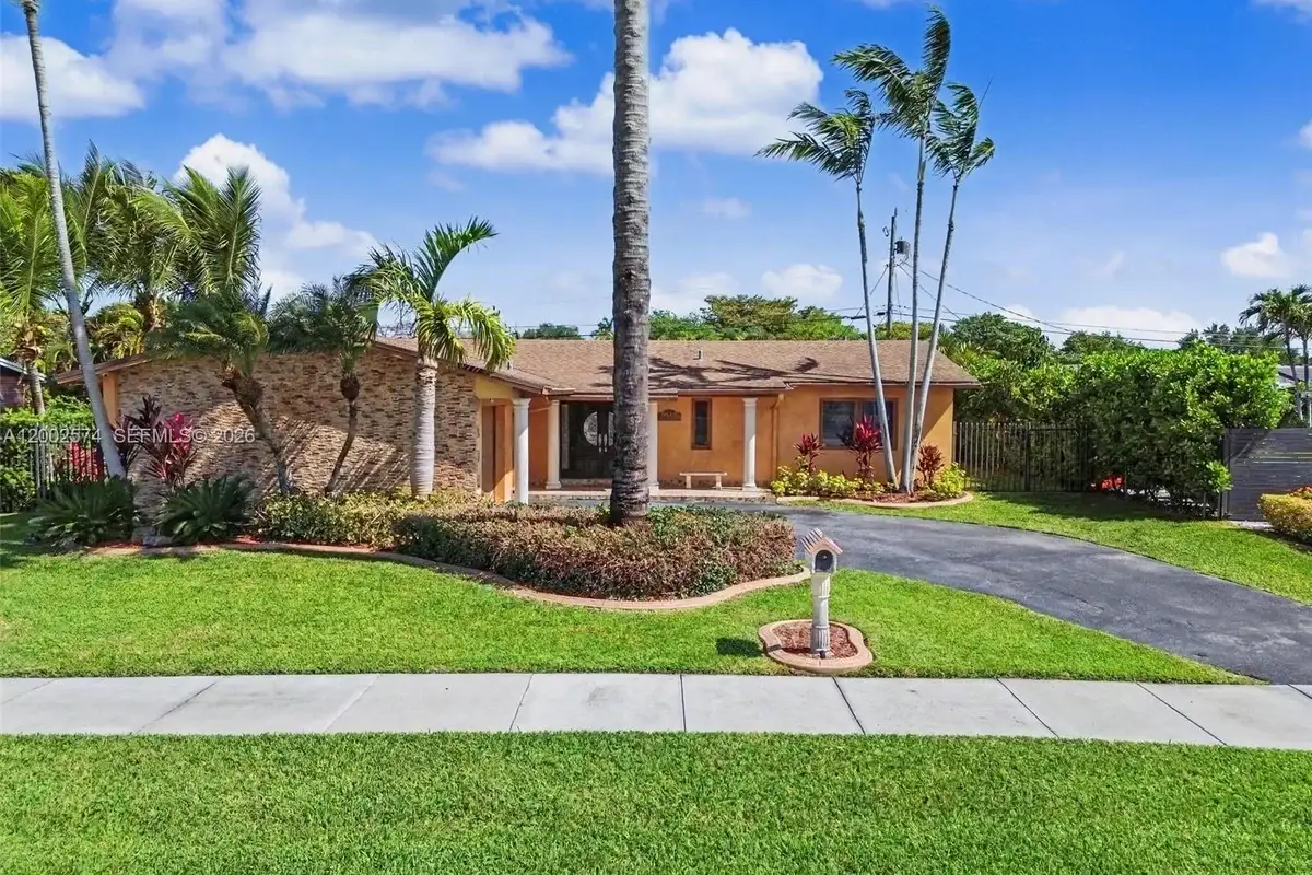 9837 SW 194th St, Cutler Bay: photo 1 of 36