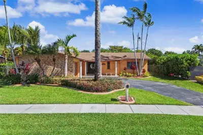 9837 SW 194th St, Cutler Bay: photo 1 of 36