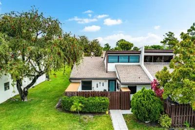 1875 Abbey Rd, West Palm Beach: photo 1 of 28