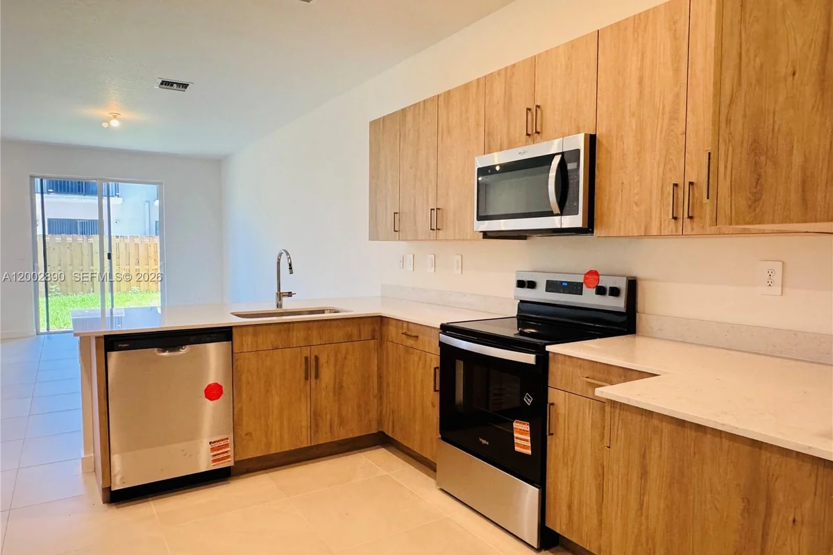 178 NE 14th Ave, Homestead: photo 1 of 32