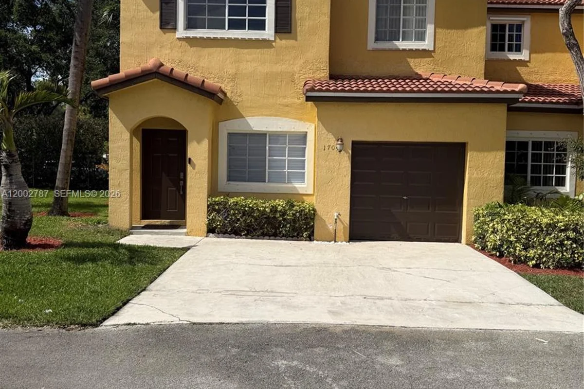 1704 SW 101st Ter, Miramar: photo 1 of 48