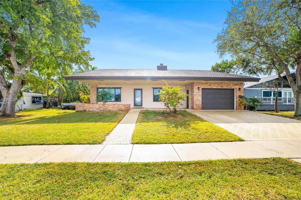 614 NE 3rd St, Dania Beach: photo 1 of 44