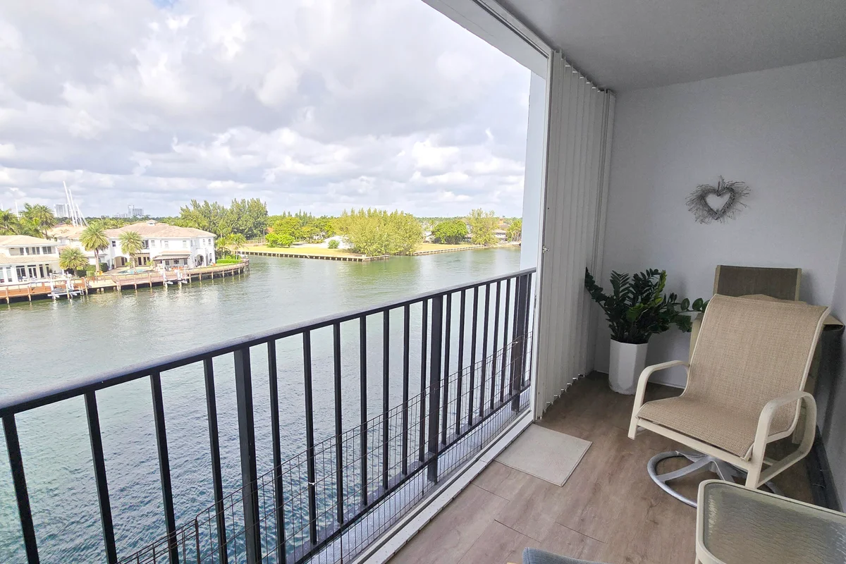 1400 S Ocean Dr #505, Hollywood: photo 1 of 10