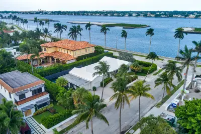 185 Almeria Rd, West Palm Beach: photo 1 of 12